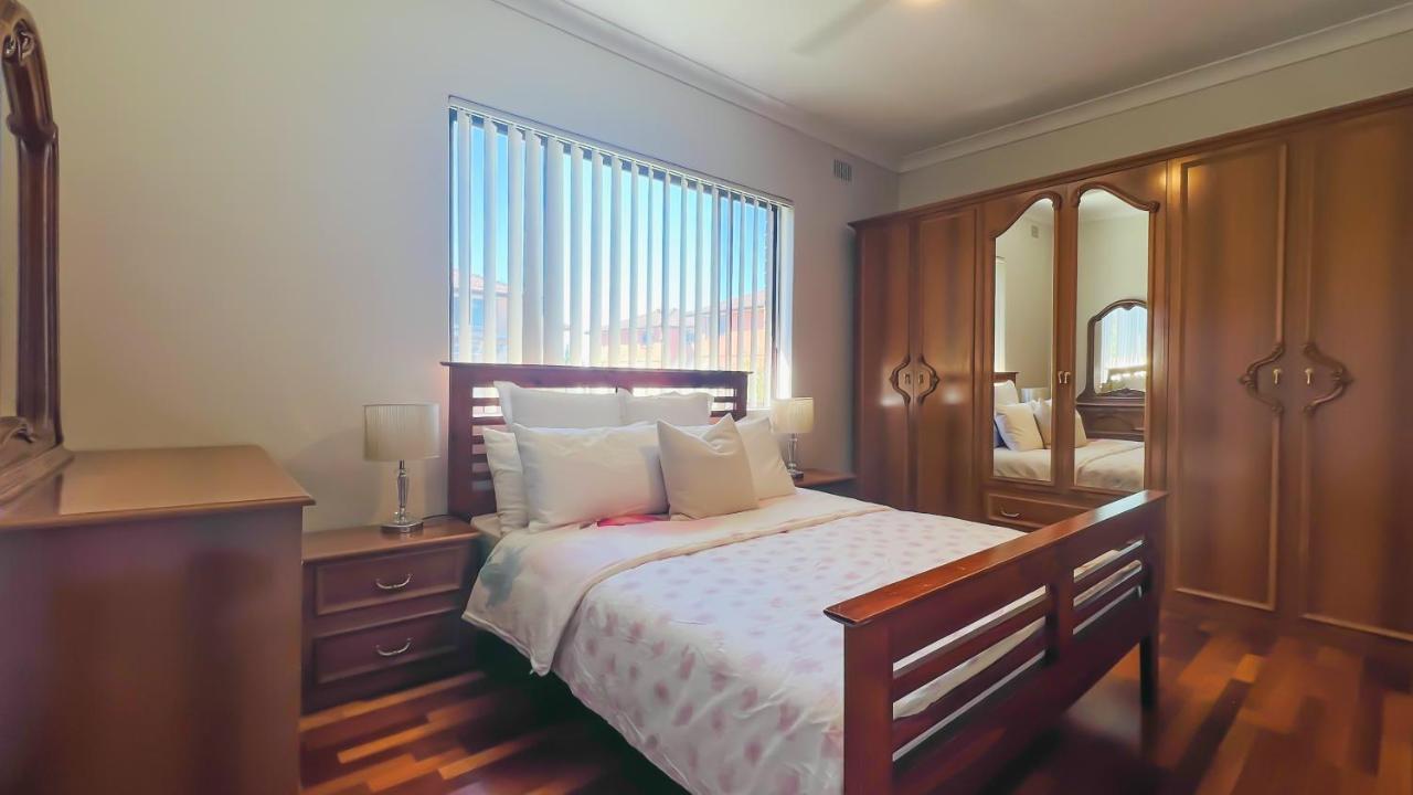 Апартаменти Carlton 3 Beds Unit - Free Parking Сідней Екстер'єр фото
